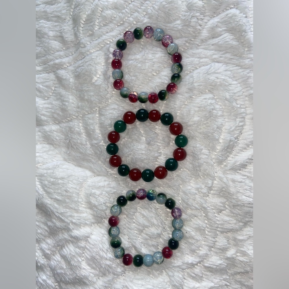 3 for $25 Handmade Christmas theme bracelets 🎅🏻🎄❄️☃️
